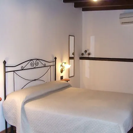 Nyaraló Casa Martineriu *